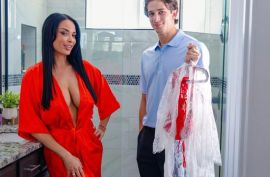 Сладкая Анисса Кейт круто трахается