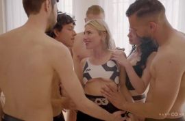 Групповуха для сучки блондинки