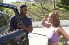 Черный большой конец в сисястой шлюшке