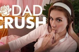 Милая девчонка уверенно сосет и шпилится