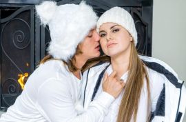 Грудастая телка круто ебется, Джесси Роджерс