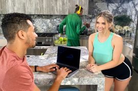 Ебля на кухне с пышногрудой сучкой