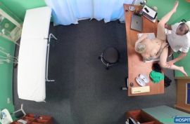 Доктор отлично трахнул пышногрудую бабу
