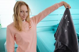 Грудастая блондинка круто долбится