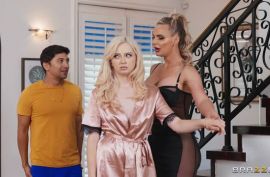 Горячая милфа  обучает молодых поебаться