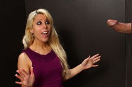 Блондиночка Алексис  (Alexis Lauren) пососала хуец