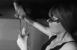 Милфа подрочила и насосала хуй