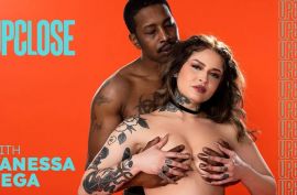 Здоровый  черный член долбит  белокожую телку