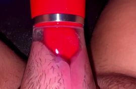 Игрушка для пизды в любительском видео