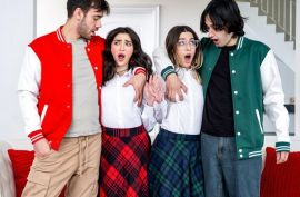 Две девочки милашки мощно ебутся с парнями