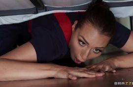 Мамочку пердолит крепкий член